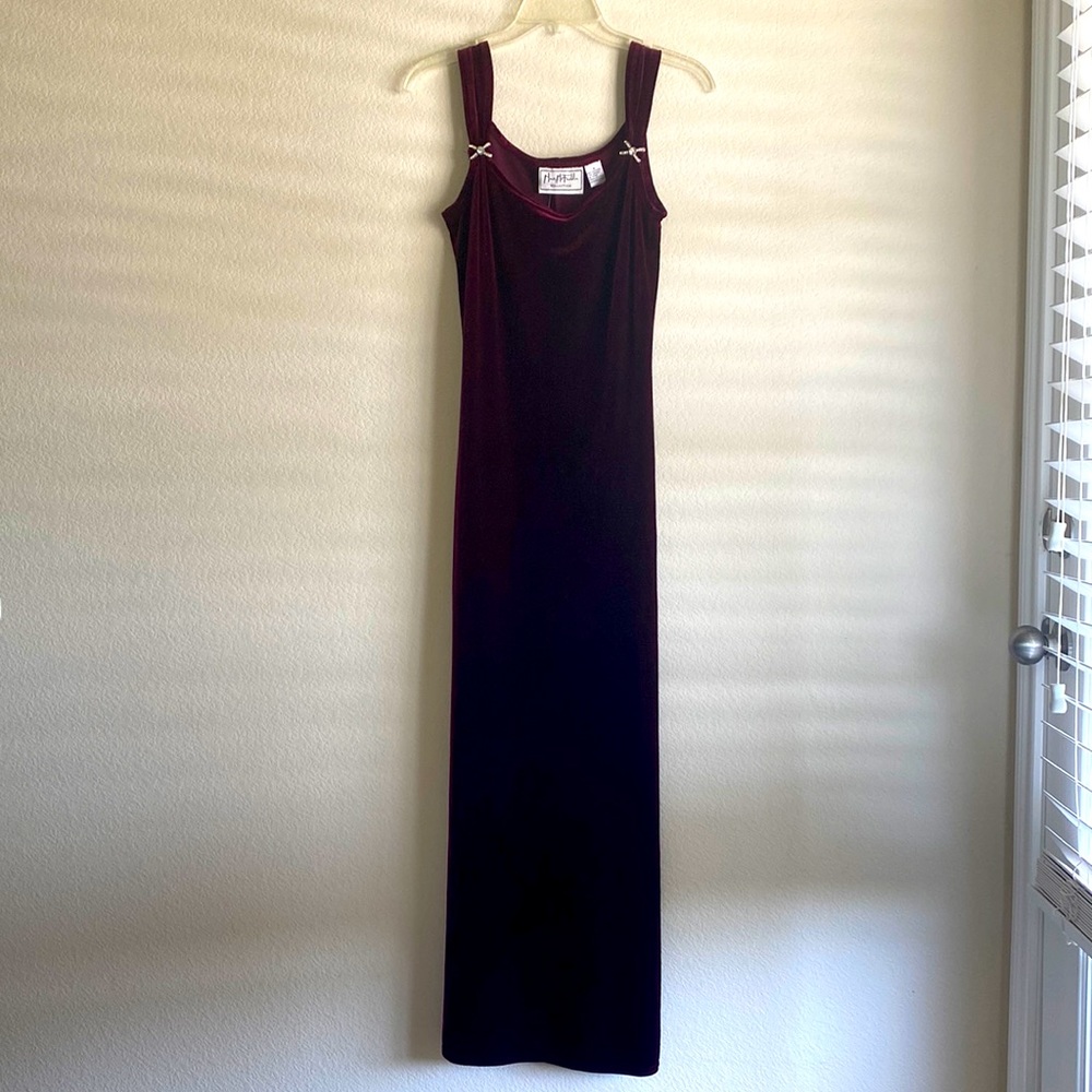 VINTAGE MARY MCFADDEN COLLECTION VELVET BURGUNDY EVENING DRESS - Size 6, formal